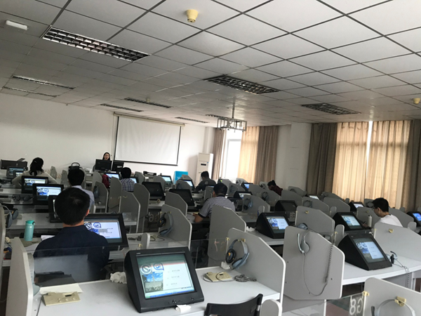 9 吴雅琦老师为91论坛
（武汉）公派出国教师开展国别培训_副本.png